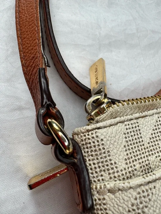 Michael Kors Fulton Vanilla Signature Crossbody - Picture 8 of 16